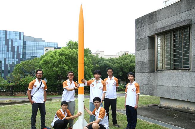 阳明交大Formosan Fox火箭队于14日踏上征途，前往美国新墨西哥州参加2024美国太空港杯（Spaceport America Cup 2024，简称SA Cup 2024）。（阳明交大提供）