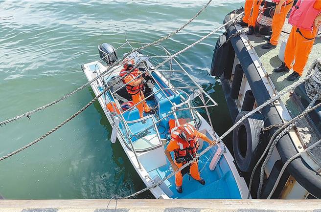 大陸籍阮姓男子駕快艇直衝淡水河口事件餘波盪漾。（海巡署提供）