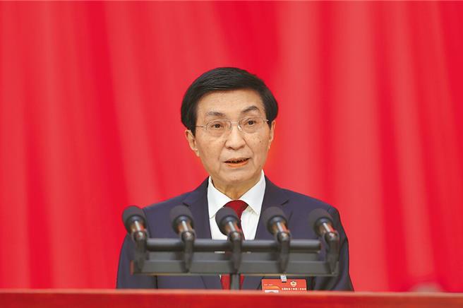 大陸全國政協主席王滬寧14日抵達廈門與台青座談，除希望能全力避免戰爭外，更是尤為關切單身台青的婚姻大事。（中新社）