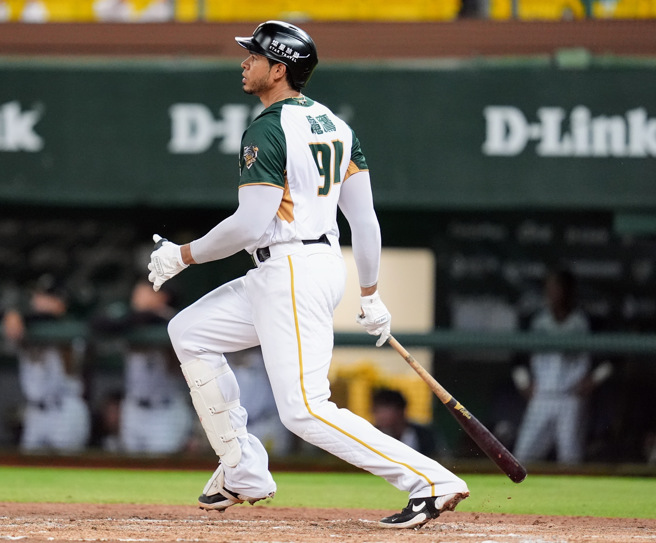 台钢雄鹰洋炮魔鹰。（台钢雄鹰提供）