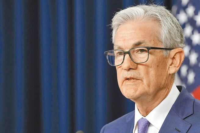 联准会（Fed)13日公布最新利率决策，如预期连续第七度维持利率于5.25％到5.50％不变。图／美联社