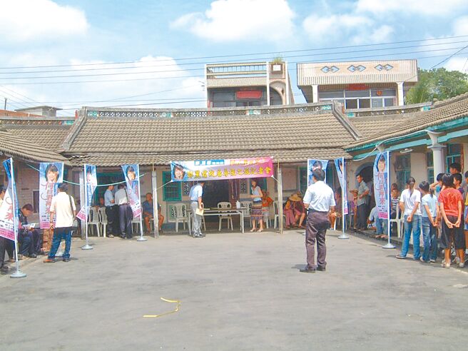 邓丽君出生在云林县褒忠乡，邓迷们成立「邓丽君文化协会」，协会理事长黄耀南13日表示将于本月15日在「邓丽君出生地文化园区」（见图）举办「想起从前」音乐会，让邓的歌曲永续传唱。（本报资料照片）