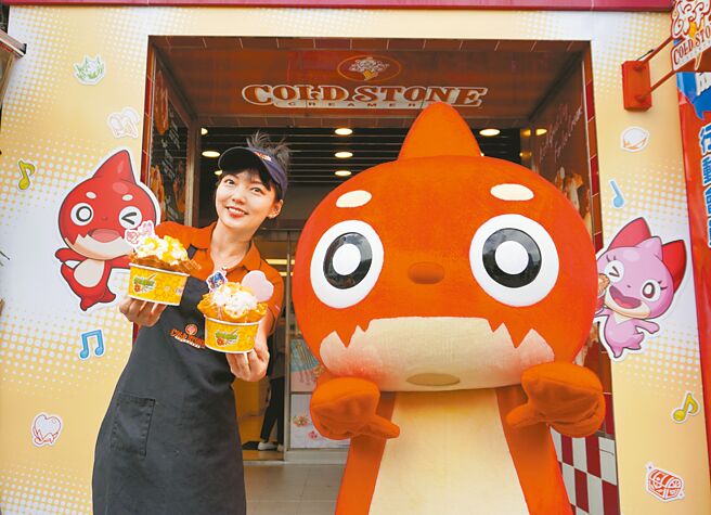 酷聖石西門門市攜《怪物彈珠》打造聯名門市。（酷聖石提供）