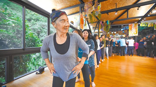 林丝缎一直坚持舞蹈疗育的教学。（李立劭摄影／提供）