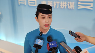 台青赴陸追夢 飛上天際成空乘 落地球場灑汗揮棒