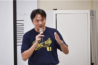 前職棒球員馮勝賢分享奮鬥歷程 勉勵學子「看準就撲」