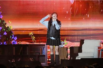 Apink恩地来台开唱挑战16蹲 「边跳边比爱心」再跳一次也不喘