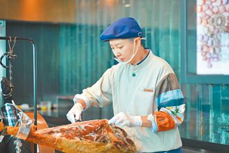 侍肉師桌邊現切 精品級饗宴寵老饕