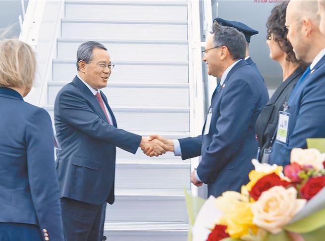 大陸國務院總理李強當地時間13日上午，搭乘包機抵達紐西蘭展開訪問。（圖／新華社）
