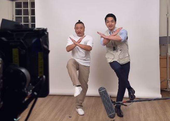 邰智源（左）与台北市长蒋万安（右）也因此结缘。而蒋的社群媒体也公布，邀请邰智源担任北市「拒菸大使」，2人也合体拍摄广告宣传影片。（翻摄自蒋万安ig限动）