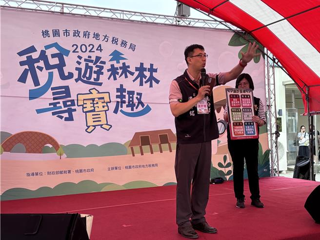 八德警分局于现场宣导防诈骗。（姜霏摄）