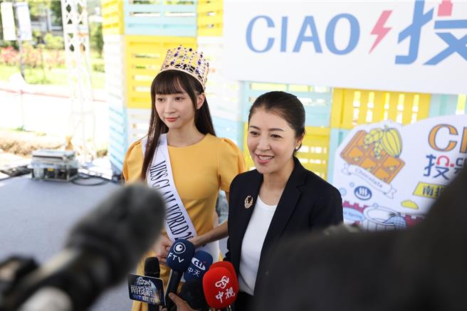 民进党15日起全省举行「反滥权护民主说明会」，南投县长许淑华对此表示，大家应尊重最新民意的结果。（南投县政府提供／冯惠宜南投传真）