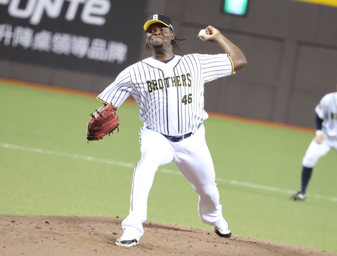 中信兄弟先發投手德保拉。（姚志平攝）