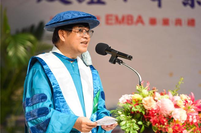 中山大学EMBA执行长林豪杰表示，中山EMBA是全台唯一入选英国金融时报2023全球百大EMBA排行榜。（柯宗纬翻摄）
