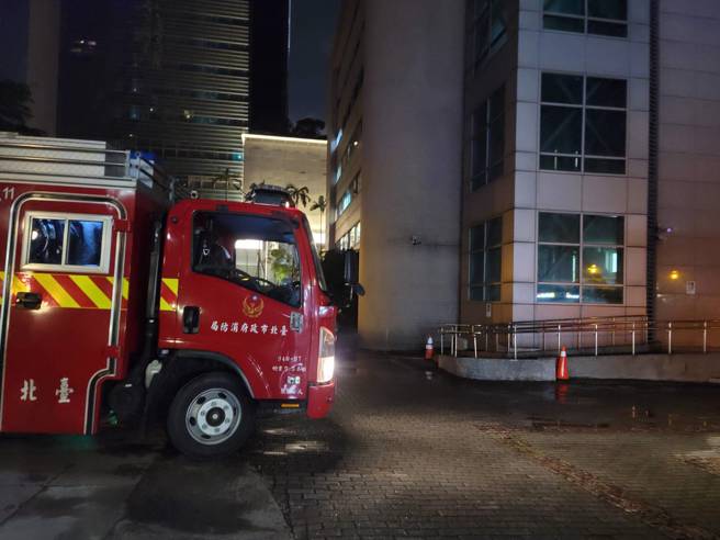 刑事局大楼二楼，15日晚间8时33分发生火警。（林郁平摄）