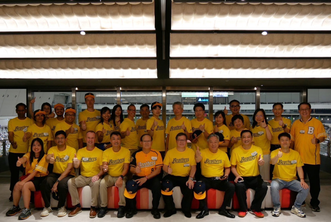 各国驻臺使节及官员来到台北大巨蛋共襄盛举行。(中信育乐提供)