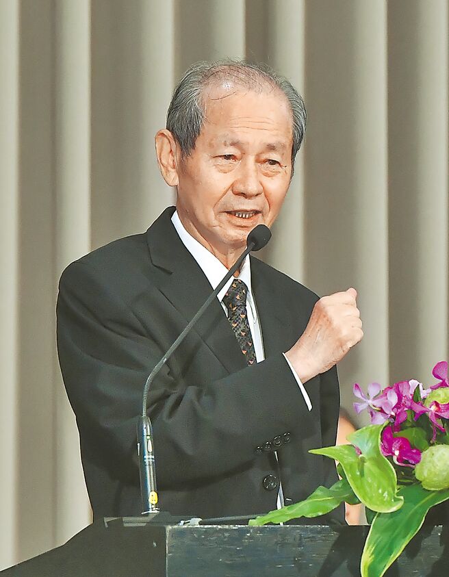 台塑化14日舉行股東常會，董事長陳寶郎出席主持，會中通過董監事改選，陳寶郎將轉任最高顧問，董事長一職將由曹明接任。圖／王德為