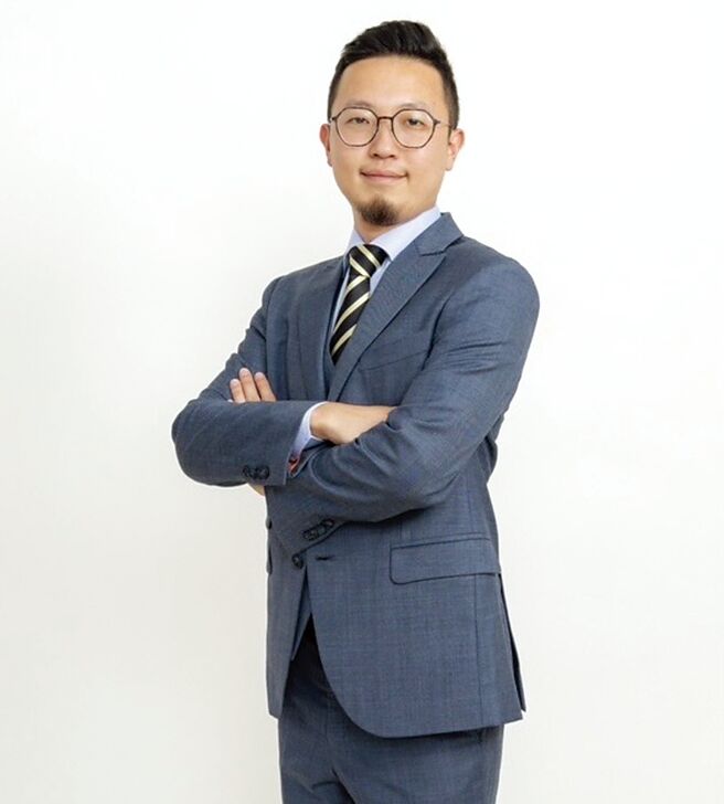 万方国际艺术总经理罗居仁