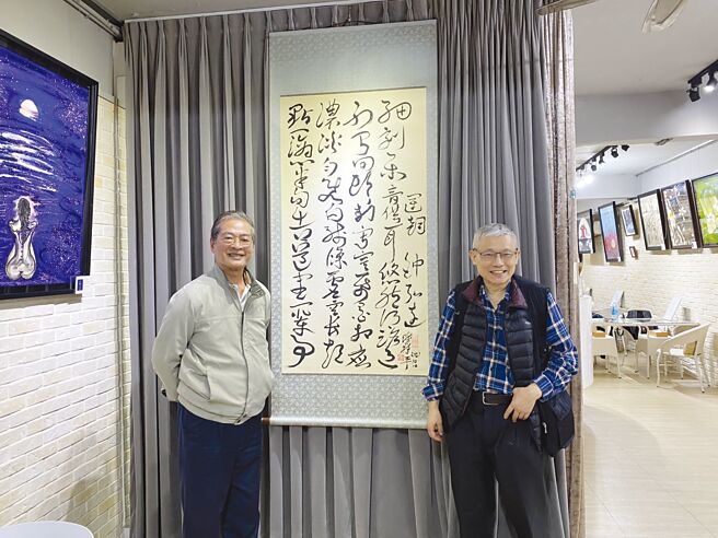 婦科名醫藝術家陳持平（右）、與「台灣炊煙作曲之家」鍾弘遠（左）合影。圖／陳持平提供