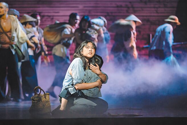 音樂劇《西貢小姐》重現烽火下的殘酷愛情。（寬宏藝術提供）