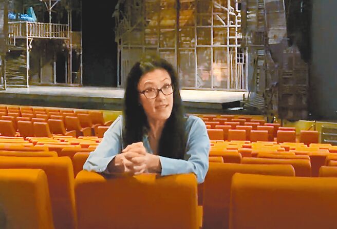 《西貢小姐》駐團導演泰瑞莎古揚本身就是美籍越南裔。（寬宏藝術提供）