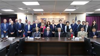 「晶創台灣方案」首座海外基地落腳布拉格 台捷科技新紀元