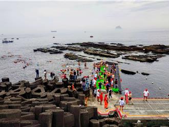 2500人拚上泳者之名 外木山海上長泳今登場