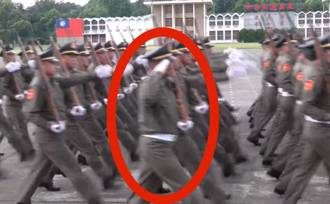 影》「獨臂排長」操舊式正步現身陸官校慶