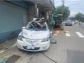 不爽门口乱停车？开小怪手铲毁吓坏路人 背后真相曝光