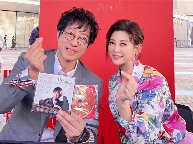 蒋三省（左）举办高雄签唱会，方馨现身当嘉宾。（JMS蒋三省音乐提供）