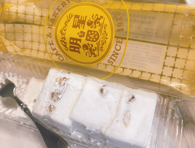 大陆女网友点名明星咖啡厅的软糖是最强伴手礼，直呼后悔回家时没多带几条。(图／取自晴天小鹅小红书)