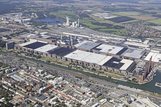 Volkswagen德国狼堡工厂幅员辽阔、产量丰硕，迄今为品牌生产超过4800万辆汽车，不仅是品牌乘用车总部，也是畅销掀背车Golf的主要产地。（台湾福斯提供）