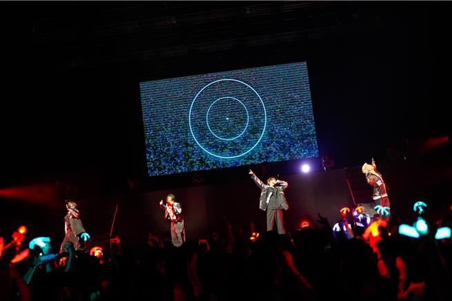 ZIPANG OPERA一連飆唱多首代表作讓台下嗨翻。（雅慕斯娛樂提供）