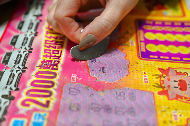 美國紐約一名男子找表妹代領刮刮樂的中獎獎金，未料對方竟私吞大部分獎金。（示意圖：Shutterstock／達志）