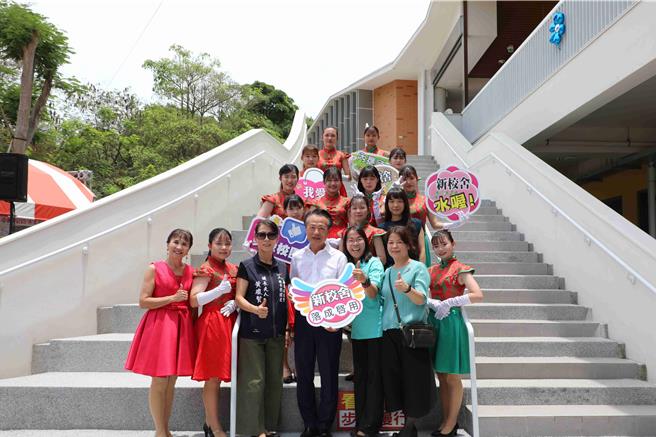 嘉义县内瓮国小第3代校舍16日完工启用。（吕妍庭摄）