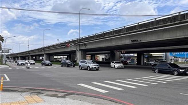 台中市府交通局宣布調整環中路18處路口號誌，解決壅塞問題，並將持續檢視相關交通設施。（台中市府提供）