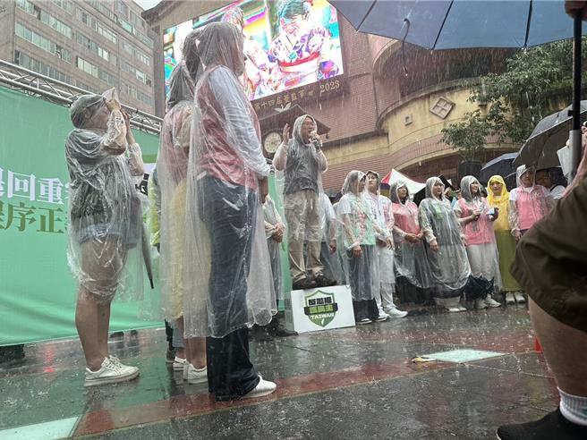 国会改革法案21日将进行復议案表决，民进党秘书长林右昌今天下午出席「反滥权护民主」宣讲台北场中。（杨亚璇摄）