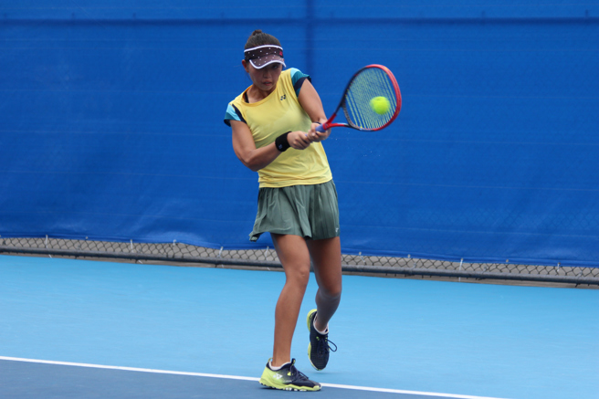 此次获台塑杯国际职业女子网球锦标赛会外赛外卡的台湾小将曾睦洁，歷经了约2小时对抗，击败日本选手晋级会外最终轮。（台塑杯提供）