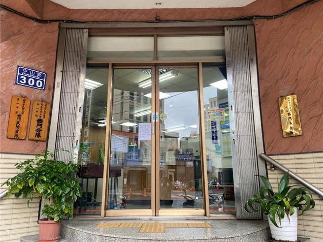 新竹市警局第一分局西门派出所洪姓副所长16日传出头部中弹，倒卧在派出所寝室内，被发现时已无生命迹象。（取自新竹市警察局第一分局西门派出所脸书粉丝专页）