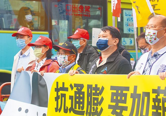 人力銀行2023年初曾公布薪資滿意度調查，顯示逾9成勞工「薪」情差，不滿意度創10年新高，僅36.5分。（示意圖／資料照）