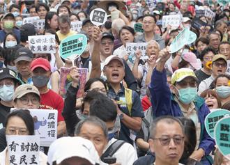 51.9％民眾支持政院提出覆议案  年轻人、学生比例却偏低