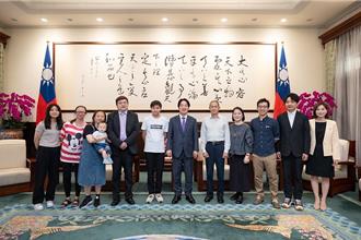 接見萬里國中第一名畢業生  賴清德透露曾想讀技職學校