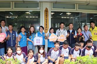 苗縣推動社區共讀站 今啟用維真國中「文耀書坊」