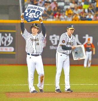 中職》周思齊千安百轟百盜達陣 史上第9人