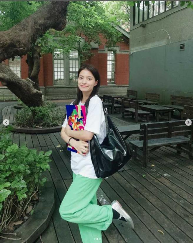 蒲禾菲五官深邃外型亮眼。（图／翻摄自蒲禾菲IG）