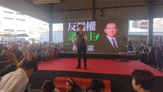 民进党台南市党部15日在台南市东区关帝厅广场办「反滥权、护民主」活动。（资料照，程炳璋摄）