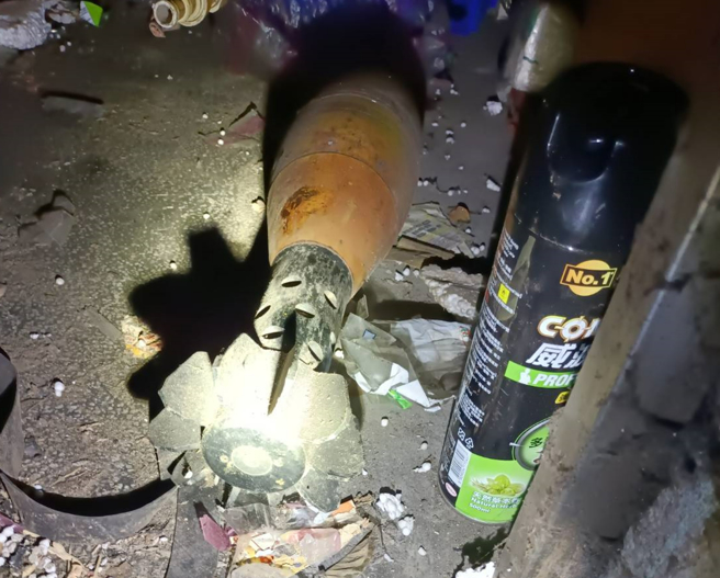 芦洲信义路一处民宅发现未爆弹。（图 / 刘咏韵翻摄）