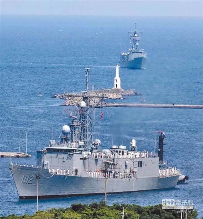 圖前方為銘傳軍艦。(中時資料庫)