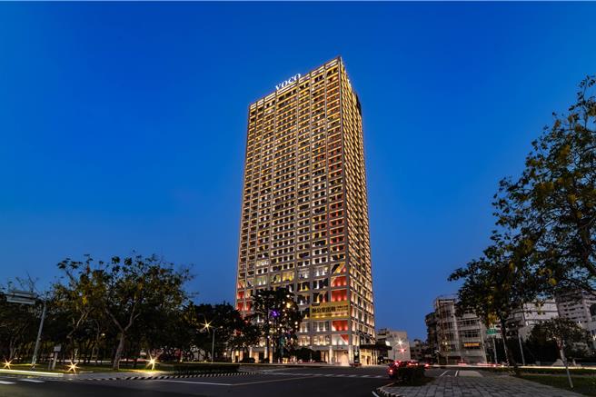 被誉为「嘉义101」的嘉义新地标「福容voco酒店」，为丽宝集团首度与跨国的洲际酒店集团(IHG)携手打造。(嘉义福容voco酒店提供)