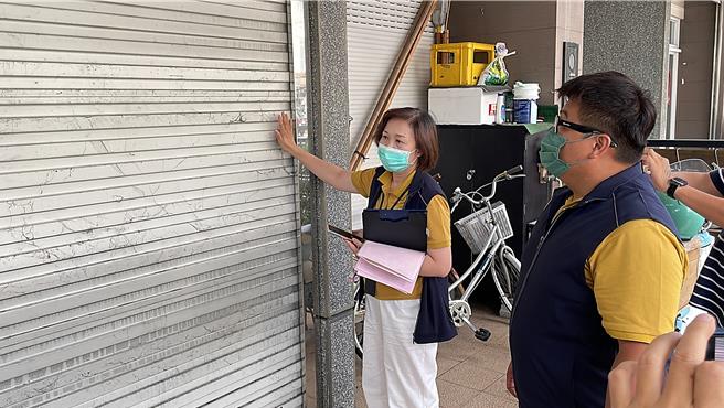 台东县政府交观处人员今（17）日上午前往涉案民宿稽查吃闭门羹。（萧嘉蕙摄）